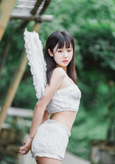 老头边吃奶边弄进去呻吟的视频
