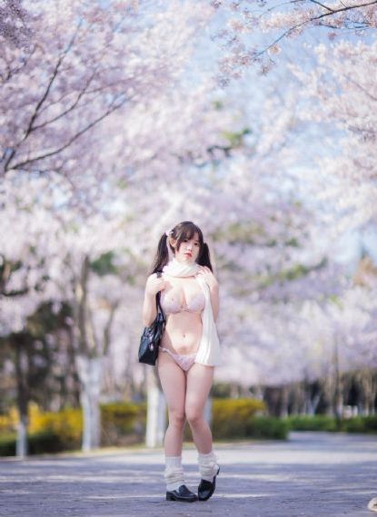 倩女杏花开
